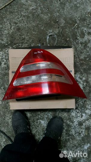 Задний фонарь правый Mercedes w203 дорестайлинг