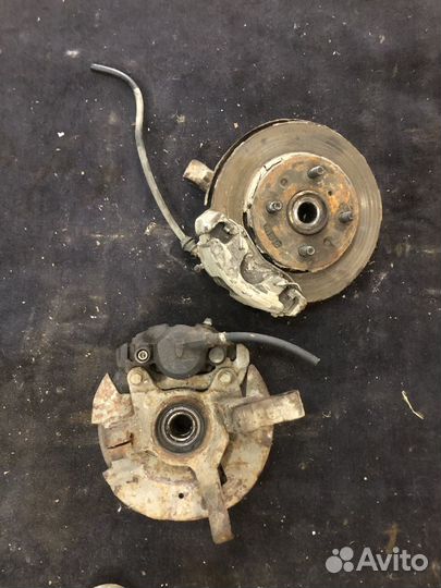 Поворотный кулак Kia Shuma 1 Sephia 2000 г