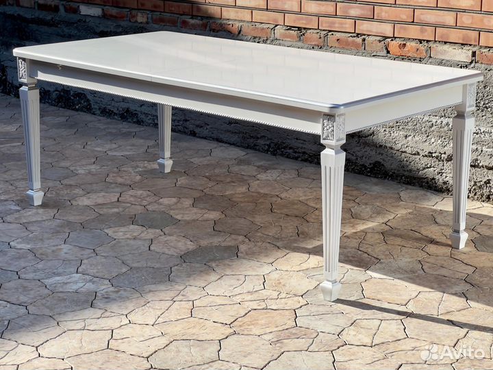 Стулья и стол