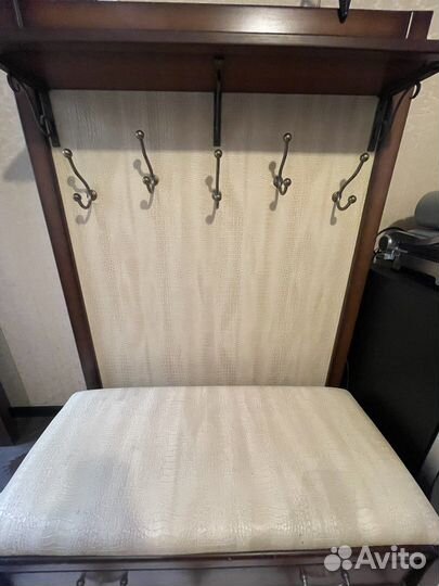 Вешалка в прихожую с тумбой из массива дерева