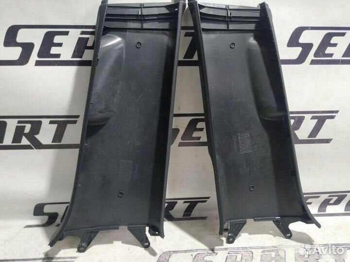 Обшивка центральных стоек Volkswagen Golf 6 Gti