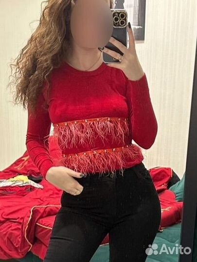 Кофта с перьями