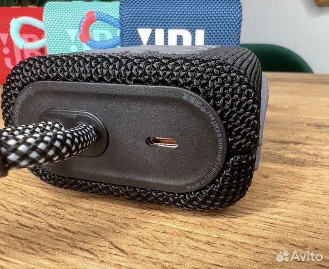 Портативная колонка jbl go3