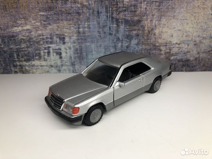 Conrad 1/35 Mercedes-Benz W124 Coupe