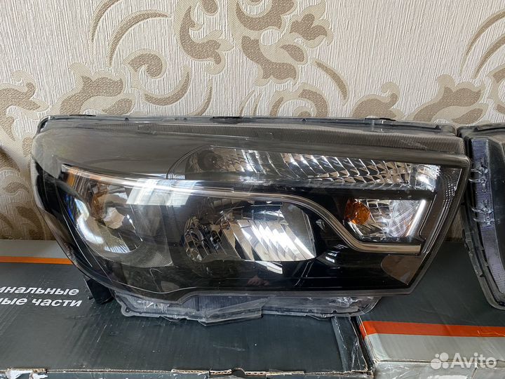 Фары Весты Оригинал