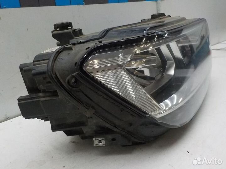Фара правая Volkswagen Tiguan