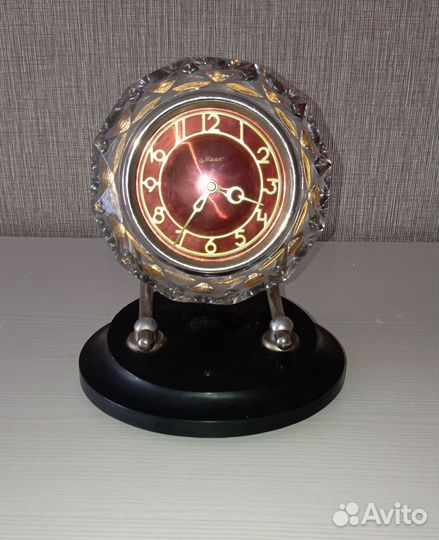 Часы Маяк настольные, механические