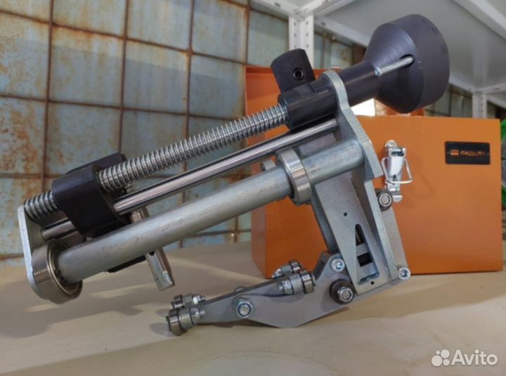 Устройство для снятия оксидного слоя