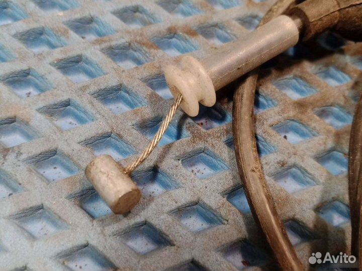 Трос капота Ford Mondeo 2