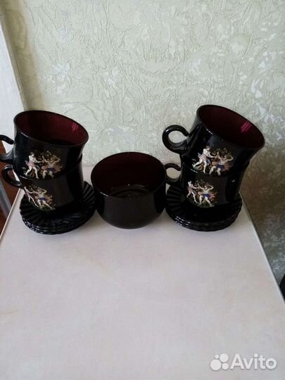 Чайные чашки с блюдцами