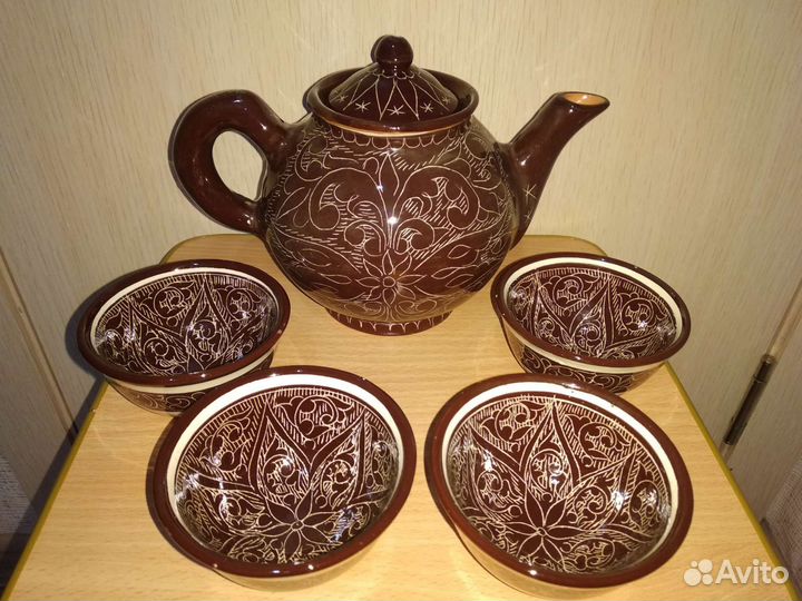 Много разной посуды для дома и сада