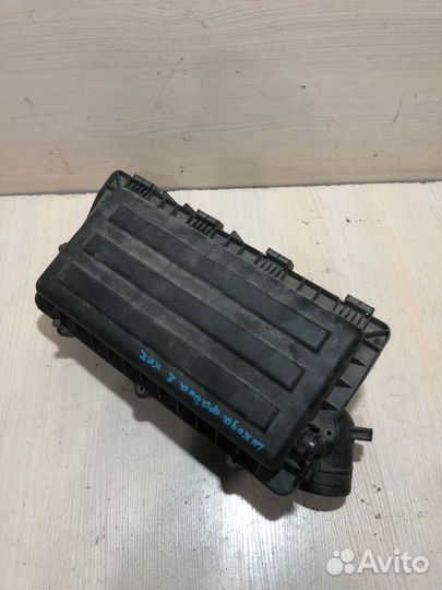 Корпус воздушного фильтра Шкода Фабия 2