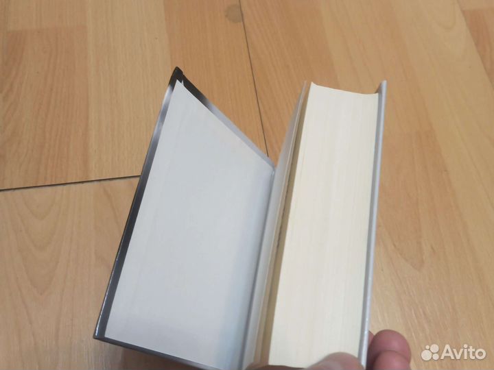 Книга Бронетехника Новая