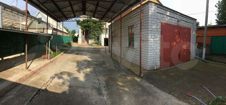 Дом 220 м² на участке 6,5 сот.