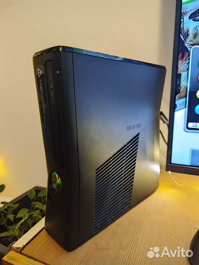 Xbox 360s прошитый (1 TB, Freeboot, более 80 игр)