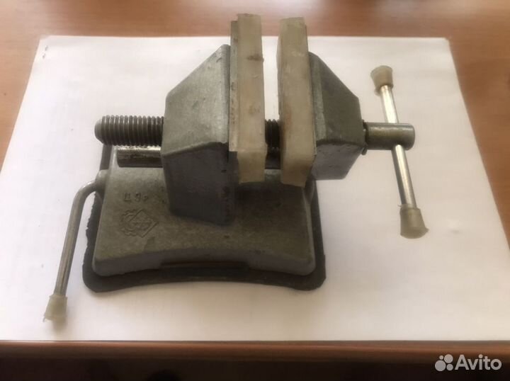 Тиски настольные