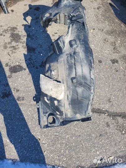 Подкрылок передний правый toyota camry 8 xv70