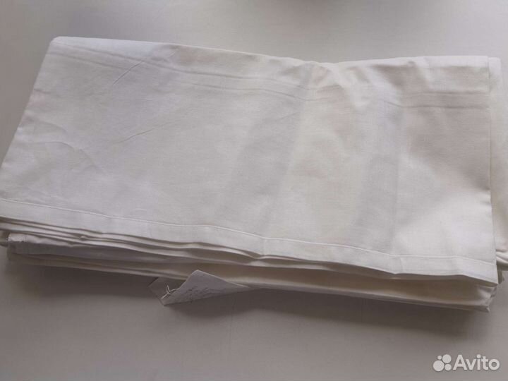 Полотенца махровые новые, скатерть новая