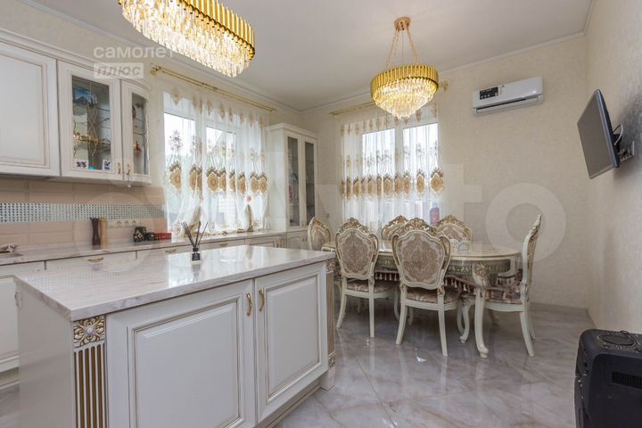 Дом 219,8 м² на участке 12 сот.