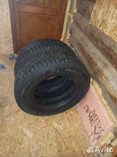 Kumho WinterCraft SUV Ice WS31 235/70 R16 106T