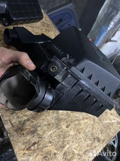 Корпус воздушного фильтра mitsubishi carisma