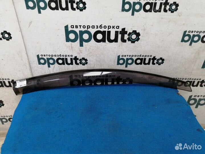 Ветровик передней правой двери Nissan Note