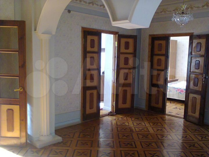 Дом 470 м² на участке 6,3 сот.