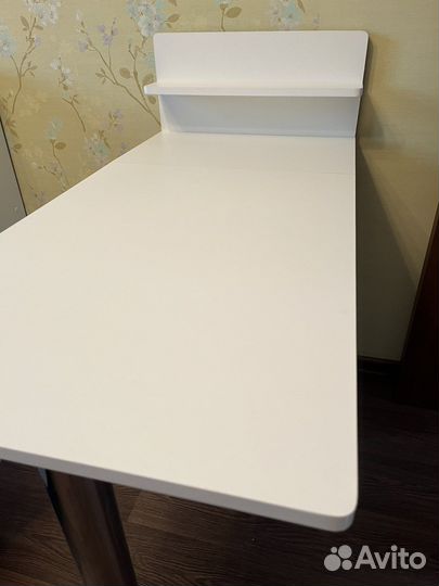 Маникюрный стол