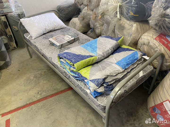 Матрас подушка одеяло кровать