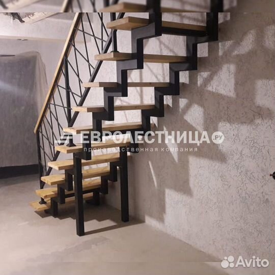Лестница на металлокаркасе