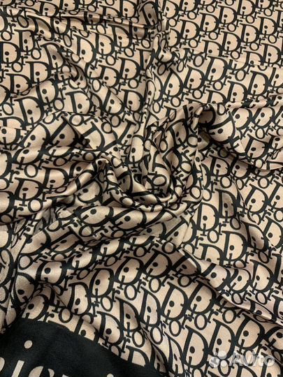 Тонкий шерстяной платок Dior розовый мягкий