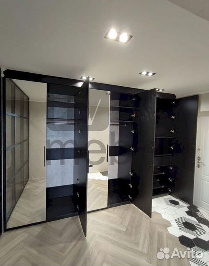 Шкаф двухстворчатый