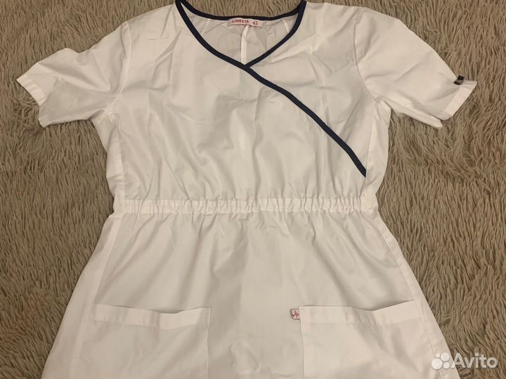 Медицинский халат и рубашка