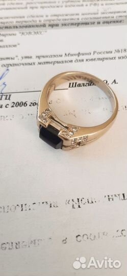 Кольцо с бриллиантом