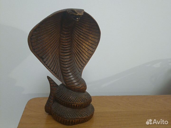 Статуэтка змея