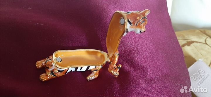 Шкатулка для украшений в виде тигра со стразами