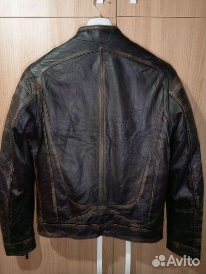 Кожаная куртка 46 Италия