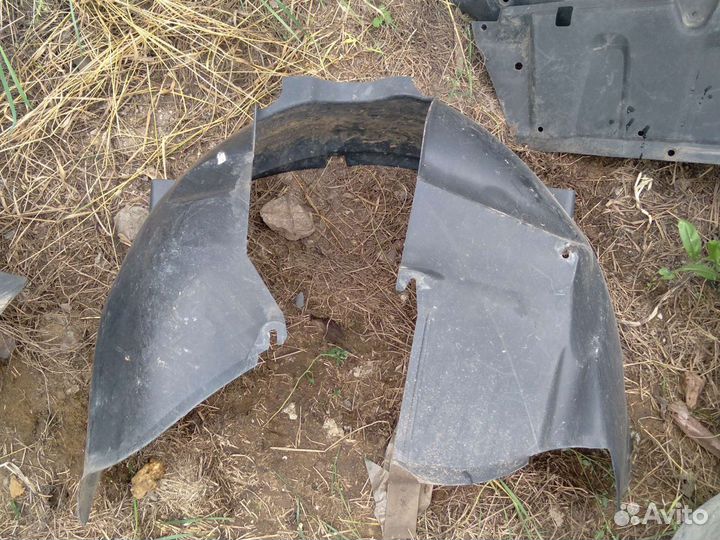 Подкрылок локер передний Volvo XC90