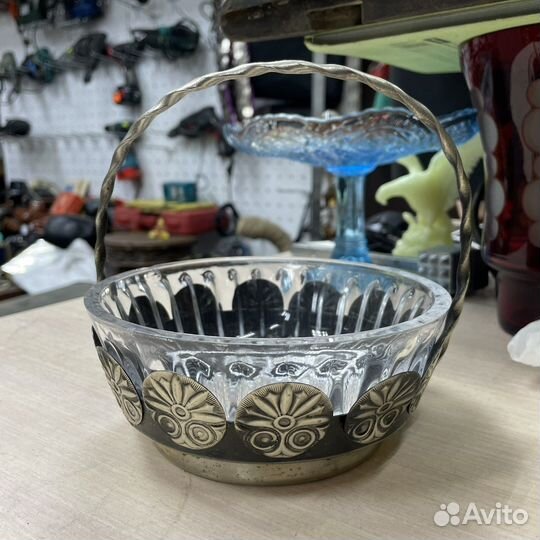 Стеклянная конфетница с ручкой мнц СССР (Сзр)