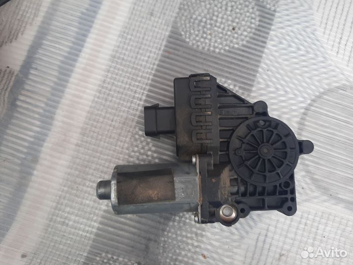 Моторчик стеклоподьемника opel astra h