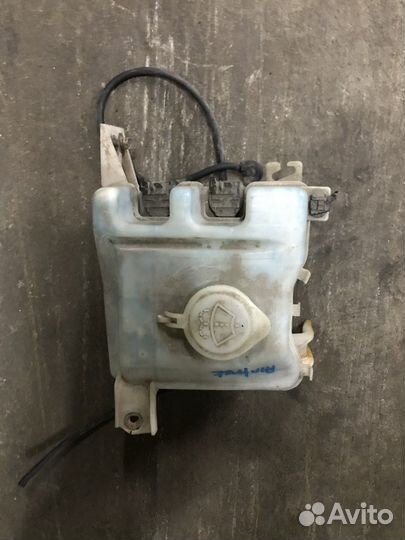 Бачок омывателя (Mitsubishi Airtrek)