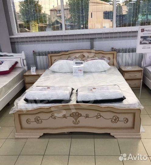 Кровать массив