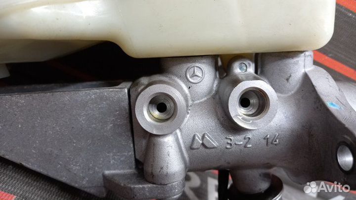 Главный тормозной цилиндр Mercedes-Benz R-Class