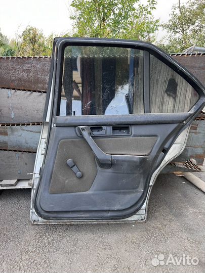 Дврерь правая задняя бмв е34