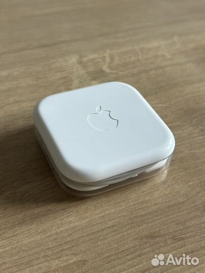 Наушники Apple EarPods (Lightning) (белый)