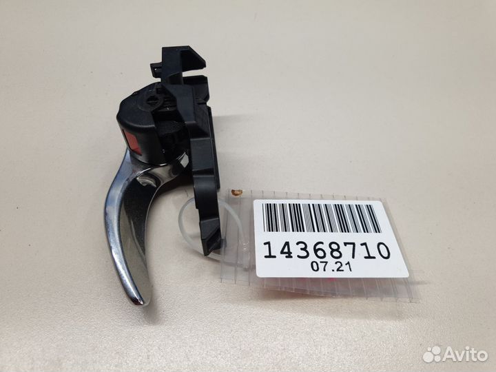 Ручка двери внутренняя левая Toyota Prius W50 2015