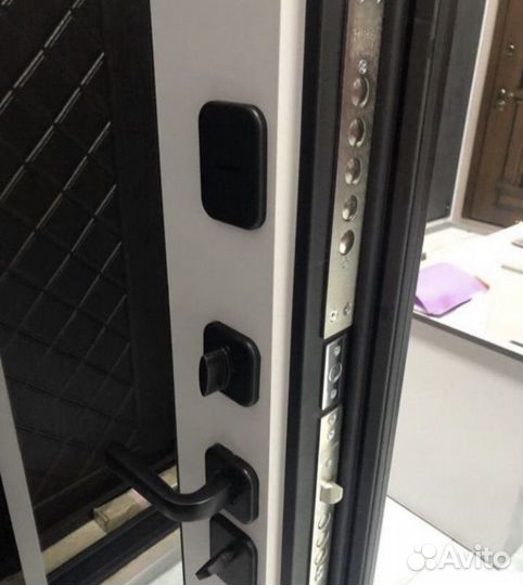 Дверь входная с зеркалом новая со склада