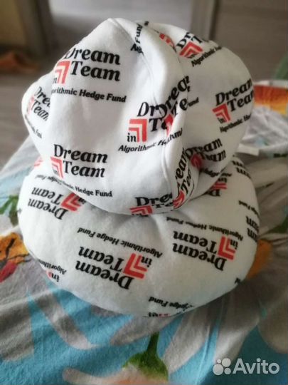 Подушка на шею с капюшоном в автобус самолет