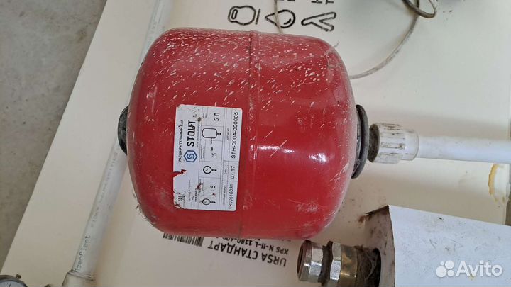 Расширительный бак и насос