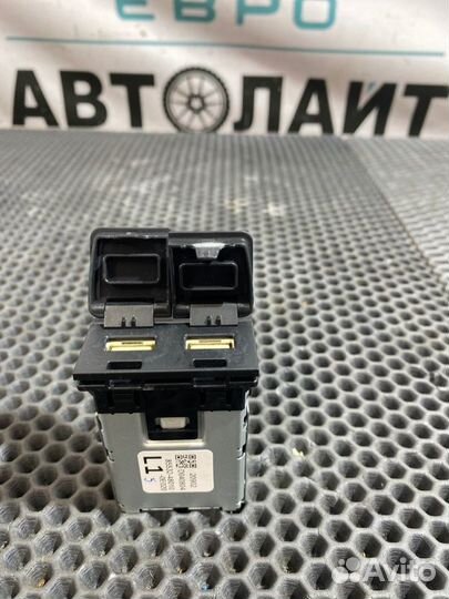 Концентратор USB Lexus Nx300H Z10 2.5I 2arfxe 2020